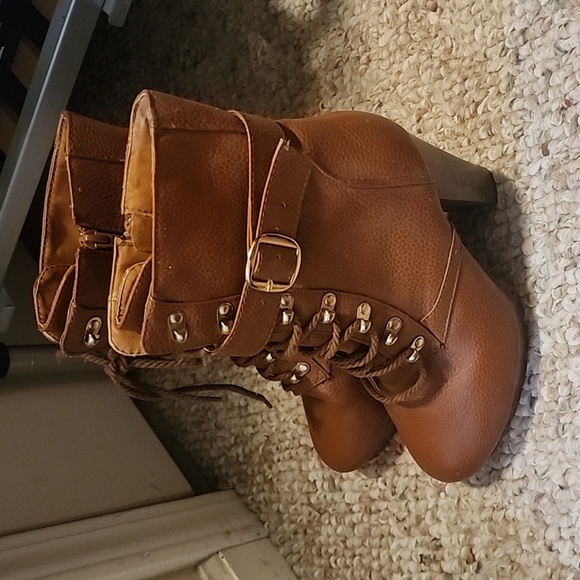 Mark. Booties sz 7 - Picture 2 of 4